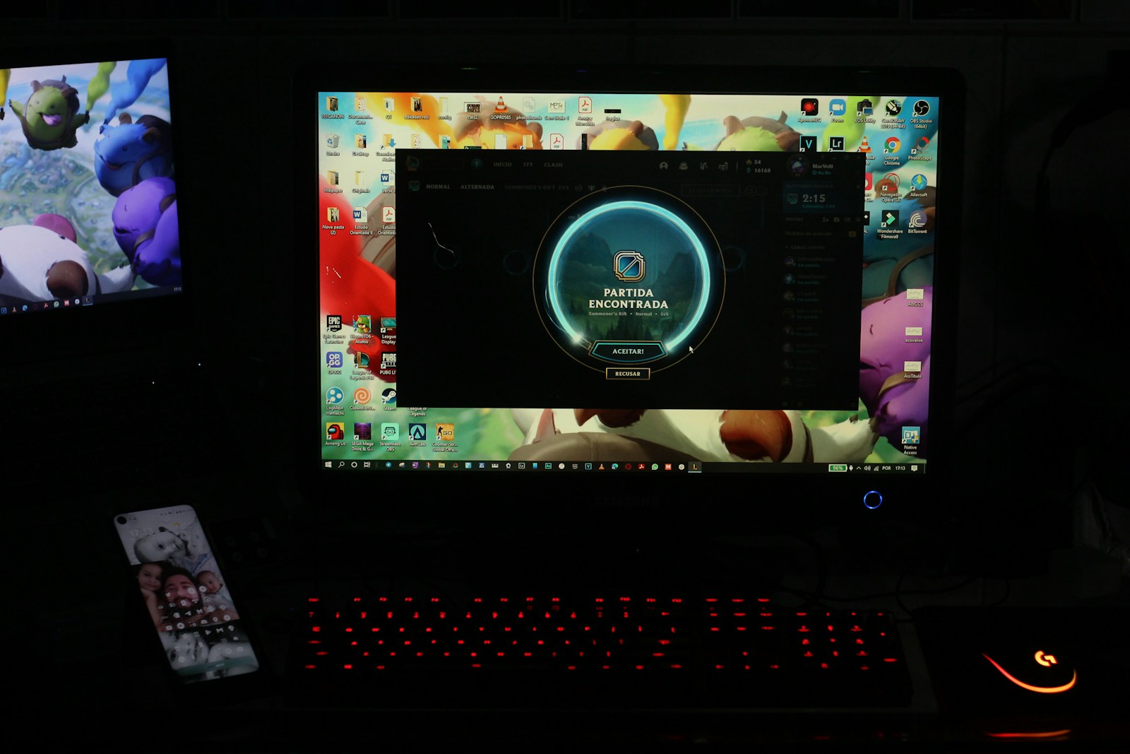 monitor z wyświetloną grą league of legends