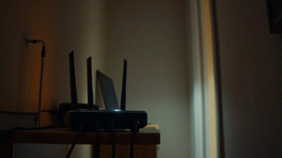 Co to jest twardy reset routera i kiedy go wykonać?